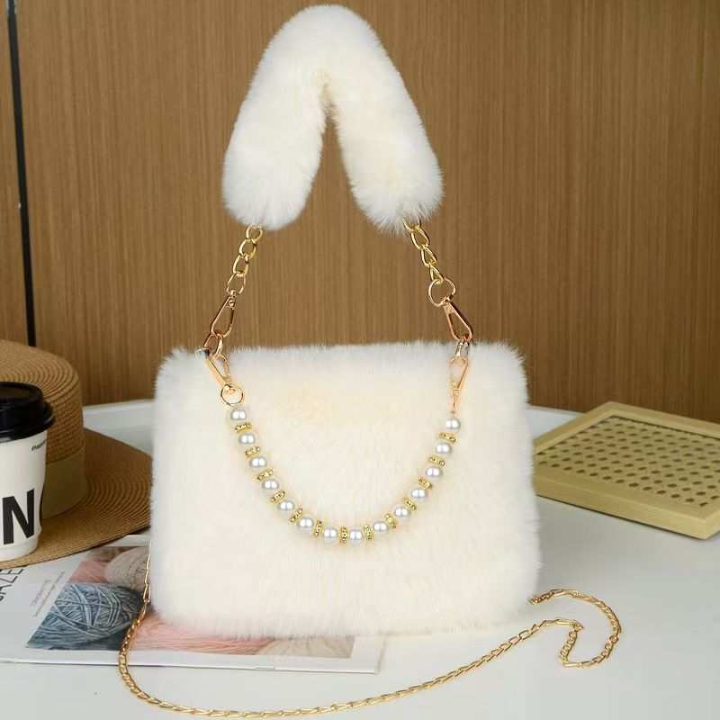 New Autumn-Winter Plush Handbag. Women's Fashionable Small Indie Chain Crossbody Bag. Small Square Bag With Plush Material. Top Quality Across The Entire Internet.