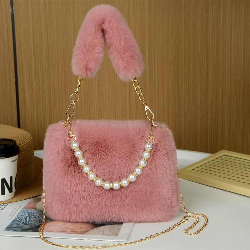 New Autumn-Winter Plush Handbag. Women's Fashionable Small Indie Chain Crossbody Bag. Small Square Bag With Plush Material. Top Quality Across The Entire Internet.