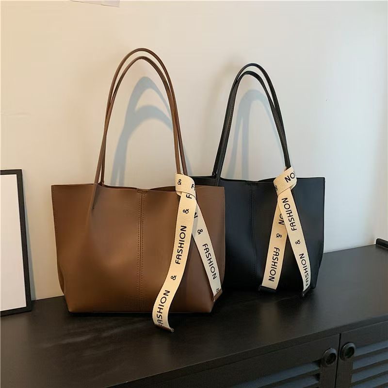 Large Capacity Women's Bag 2024 Spring/Summer New Niche Retro Shoulder Bag Advanced Sense Large Bag Commuter Tote Bag Tide Whole Network Quality First Service First Price Lowest
