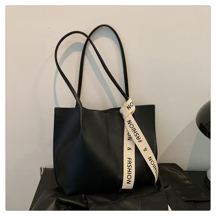 Large Capacity Women's Bag 2024 Spring/Summer New Niche Retro Shoulder Bag Advanced Sense Large Bag Commuter Tote Bag Tide Whole Network Quality First Service First Price Lowest