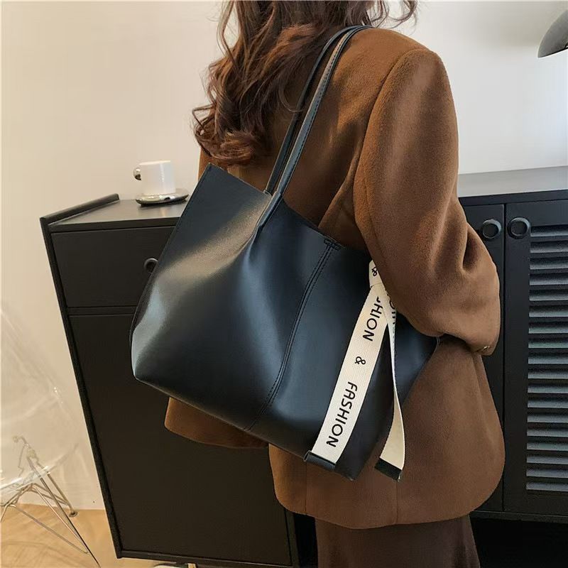 Large Capacity Women's Bag 2024 Spring/Summer New Niche Retro Shoulder Bag Advanced Sense Large Bag Commuter Tote Bag Tide Whole Network Quality First Service First Price Lowest