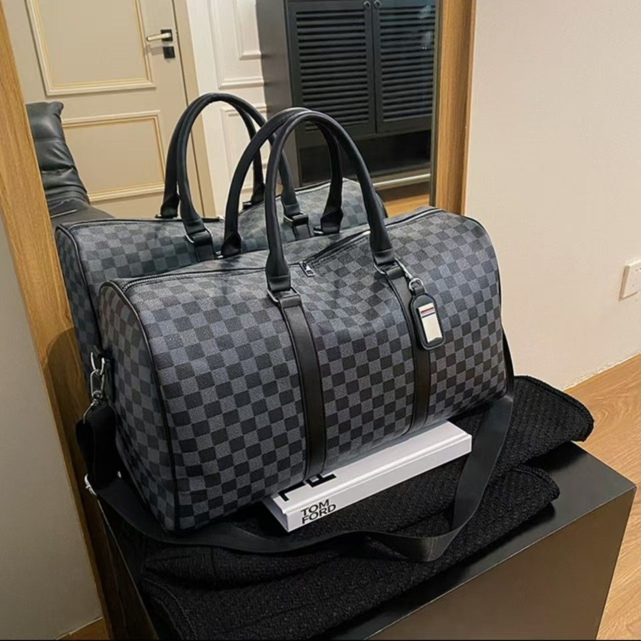 New Large-Capacity Portable Luggage Bag - Stylish Business Travel Bag For Business Trips Vacations Or Commuting Suitable For Men Women And Students Ldeal For Boarding Flights.