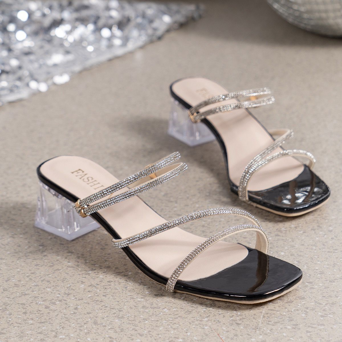 New Arrival Big Size Fashion Women’s Sandals Two Ways To Wear Open Shoes Low Heels Flat Bottom  Slippers Ladies  Shining Daily Shoes Girls Sandal