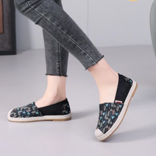 Shoes women's 2025 new fisherman shoes one foot slip-on slip-on shoes flat fashion casual old Beijing cloth shoes black
