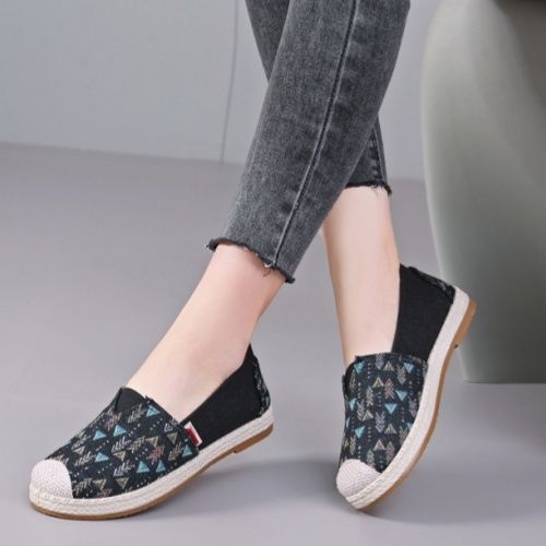 Shoes women's 2025 new fisherman shoes one foot slip-on slip-on shoes flat fashion casual old Beijing cloth shoes black