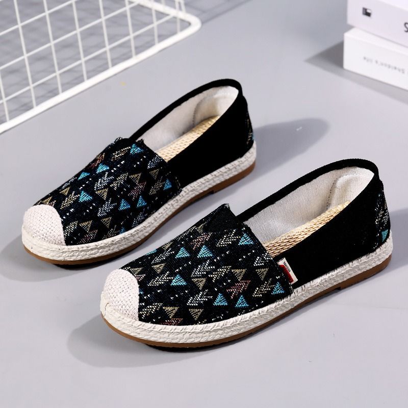 Shoes women's 2025 new fisherman shoes one foot slip-on slip-on shoes flat fashion casual old Beijing cloth shoes black