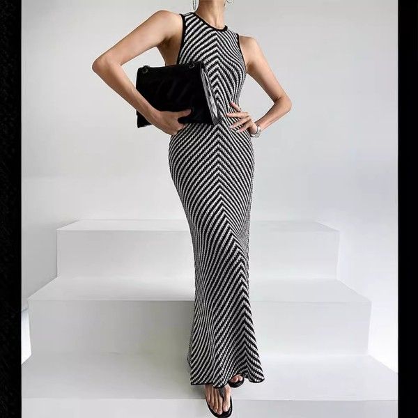 A High-End Round-Neck Striped Color-Blocking Figure-Hugging Slimming Sleeveless Knitted Dress