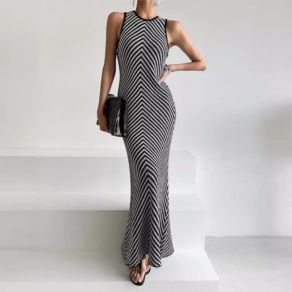 A High-End Round-Neck Striped Color-Blocking Figure-Hugging Slimming Sleeveless Knitted Dress