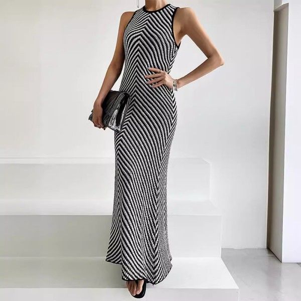 A High-End Round-Neck Striped Color-Blocking Figure-Hugging Slimming Sleeveless Knitted Dress