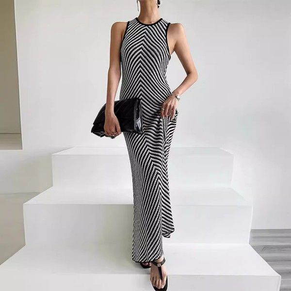 A High-End Round-Neck Striped Color-Blocking Figure-Hugging Slimming Sleeveless Knitted Dress
