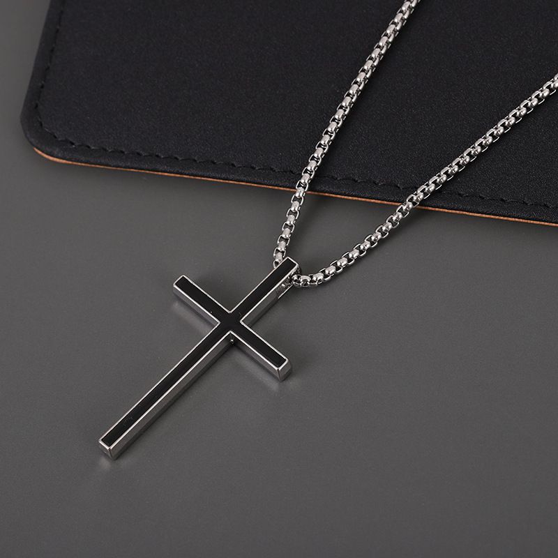 Stylish men's titanium steel retro cross pendant Handsome personality Hip hop accessory necklace collarbone chain jewelry