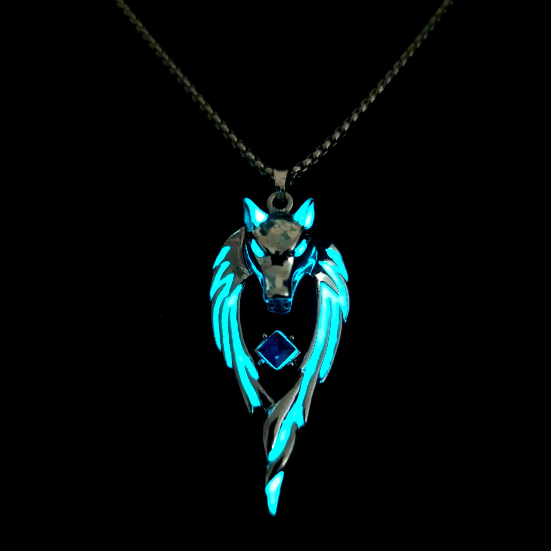 New retro hip hop street hipster male glow-in-the-dark Wolf Totem Northern Wolf King Luminous pendant for men
