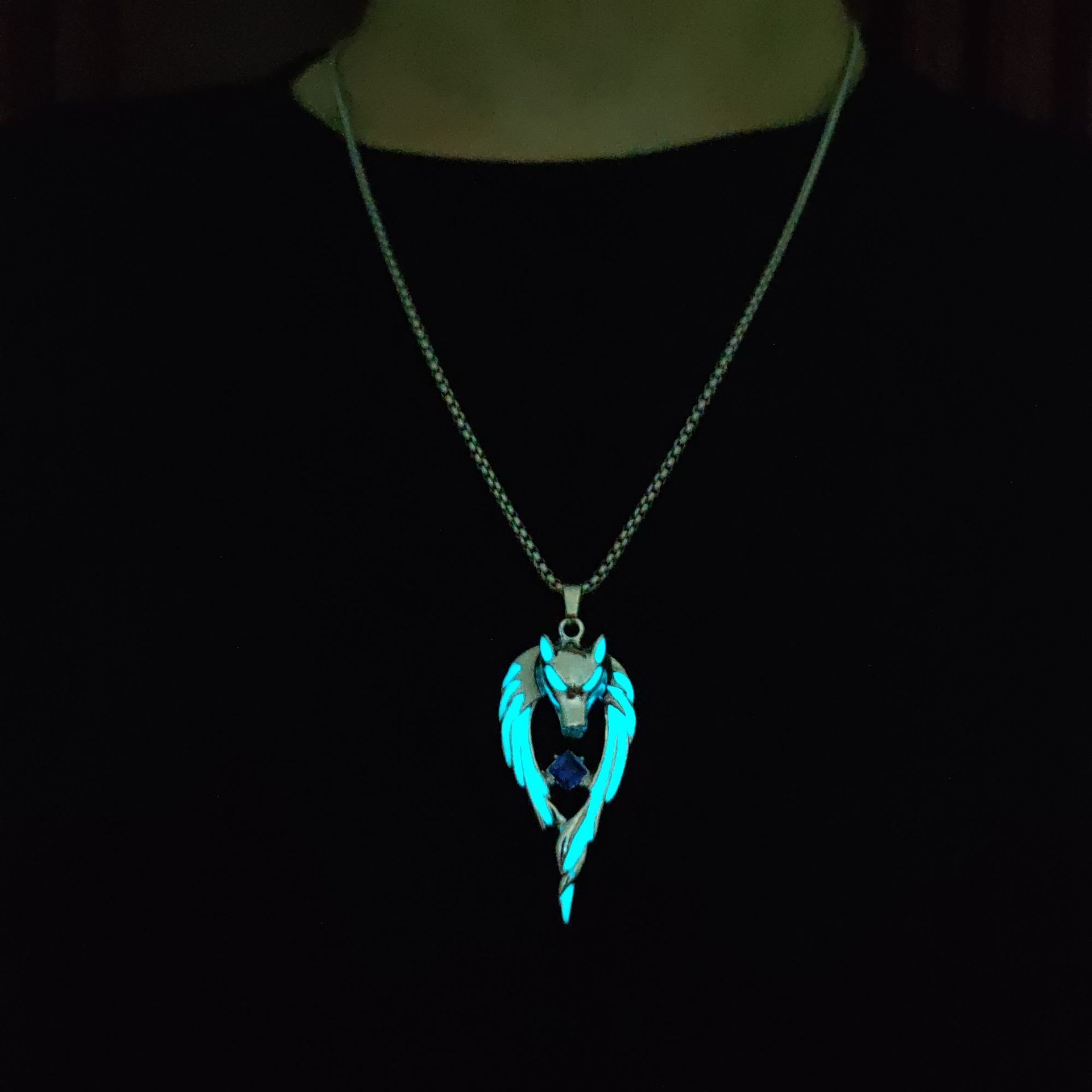 New retro hip hop street hipster male glow-in-the-dark Wolf Totem Northern Wolf King Luminous pendant for men