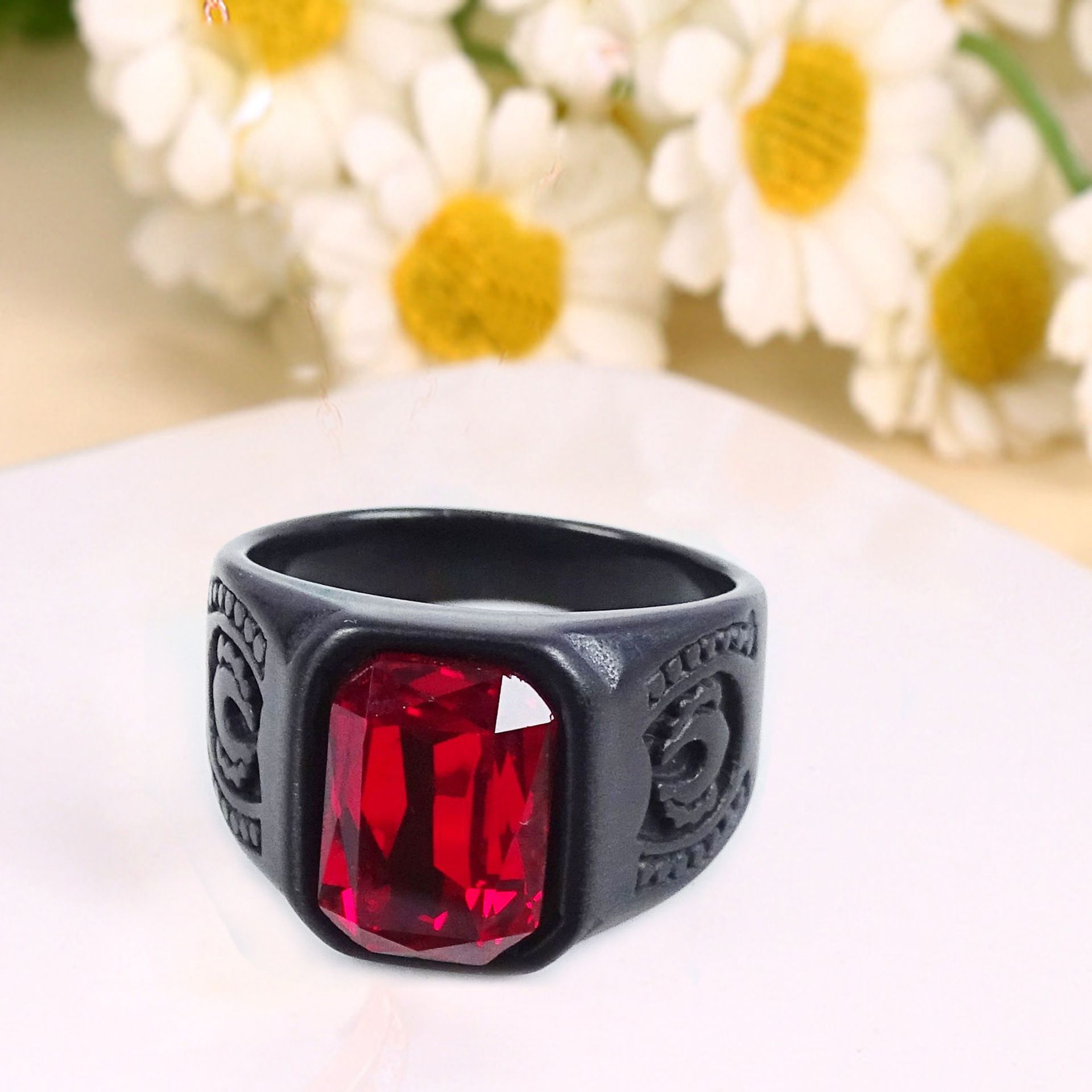 Hot selling new men's personality trend ring black inset red zircon male fashion jewelry horseshoe ring