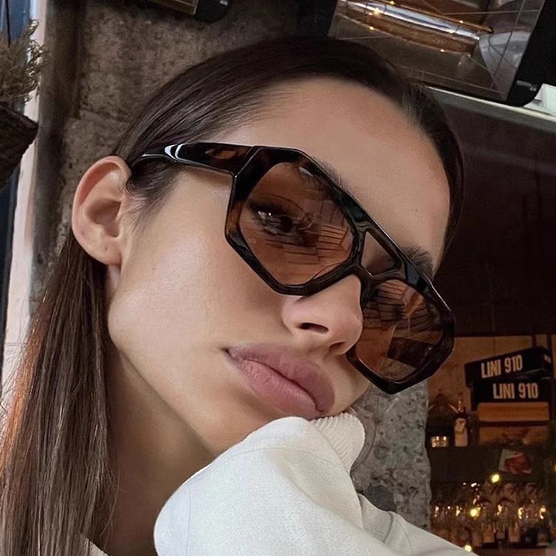 Fashion Europe and the United States double beam irregular sunglasses ladies big frame Instagram personality wear with glasses leopard print street shot sunglasses