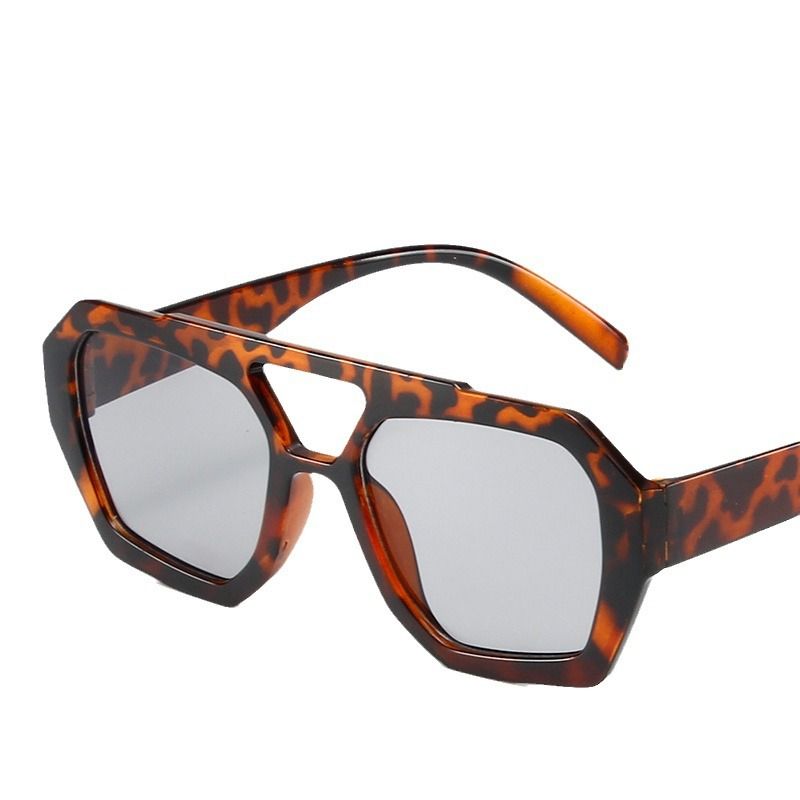 Fashion Europe and the United States double beam irregular sunglasses ladies big frame Instagram personality wear with glasses leopard print street shot sunglasses