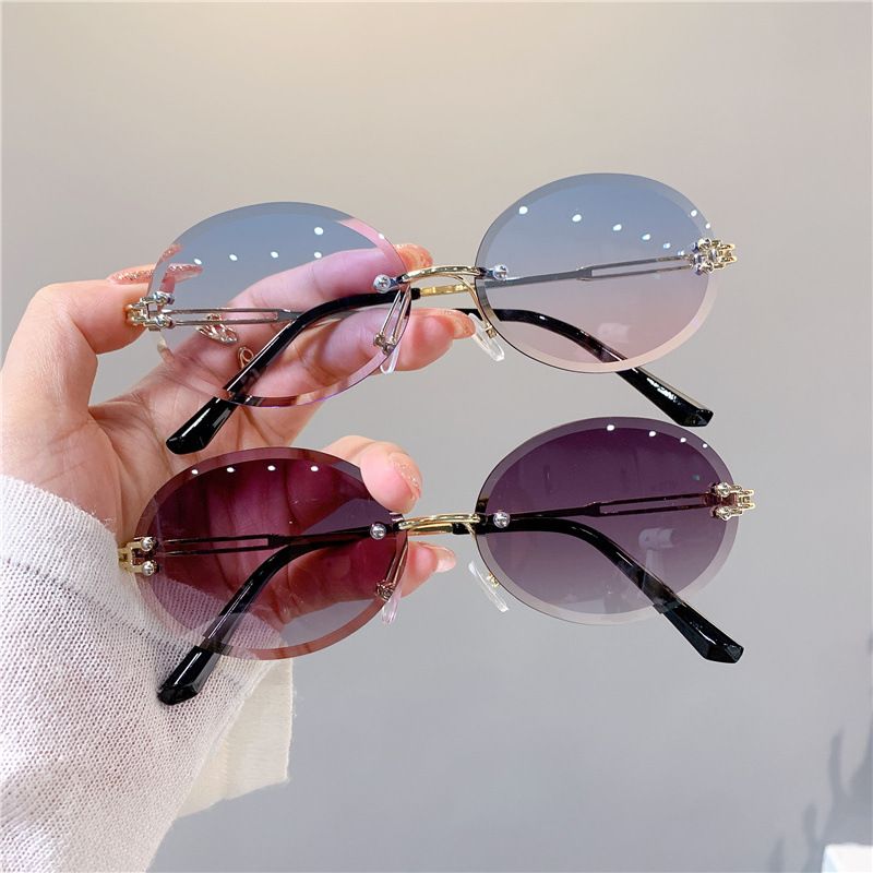2025 New sunglasses Ladies oval net red gradient dark glasses personality rimless cut edge trend glasses
