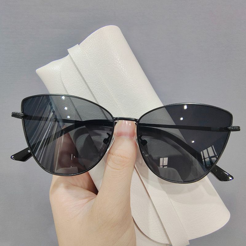 New hot metal small frame cat-eye sunglasses ladies fashion Europe and the United States street shot sunglasses