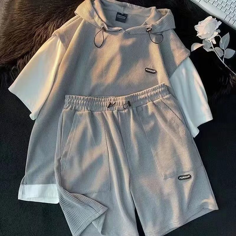 A pair of fake Waffle short-sleeved sportswear men's summer hooded T-shirt and shorts two-piece cool men's wear