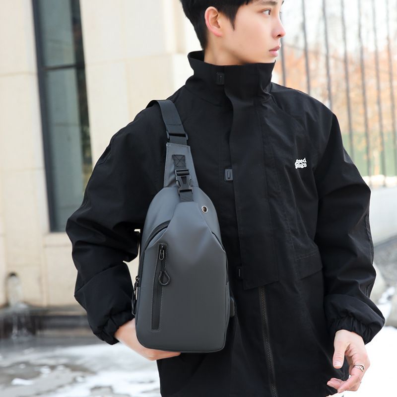 The new men's chest bag is fashionable and simple, a business single-shoulder bag, and a portable and casual crossbody bag for outdoor travel