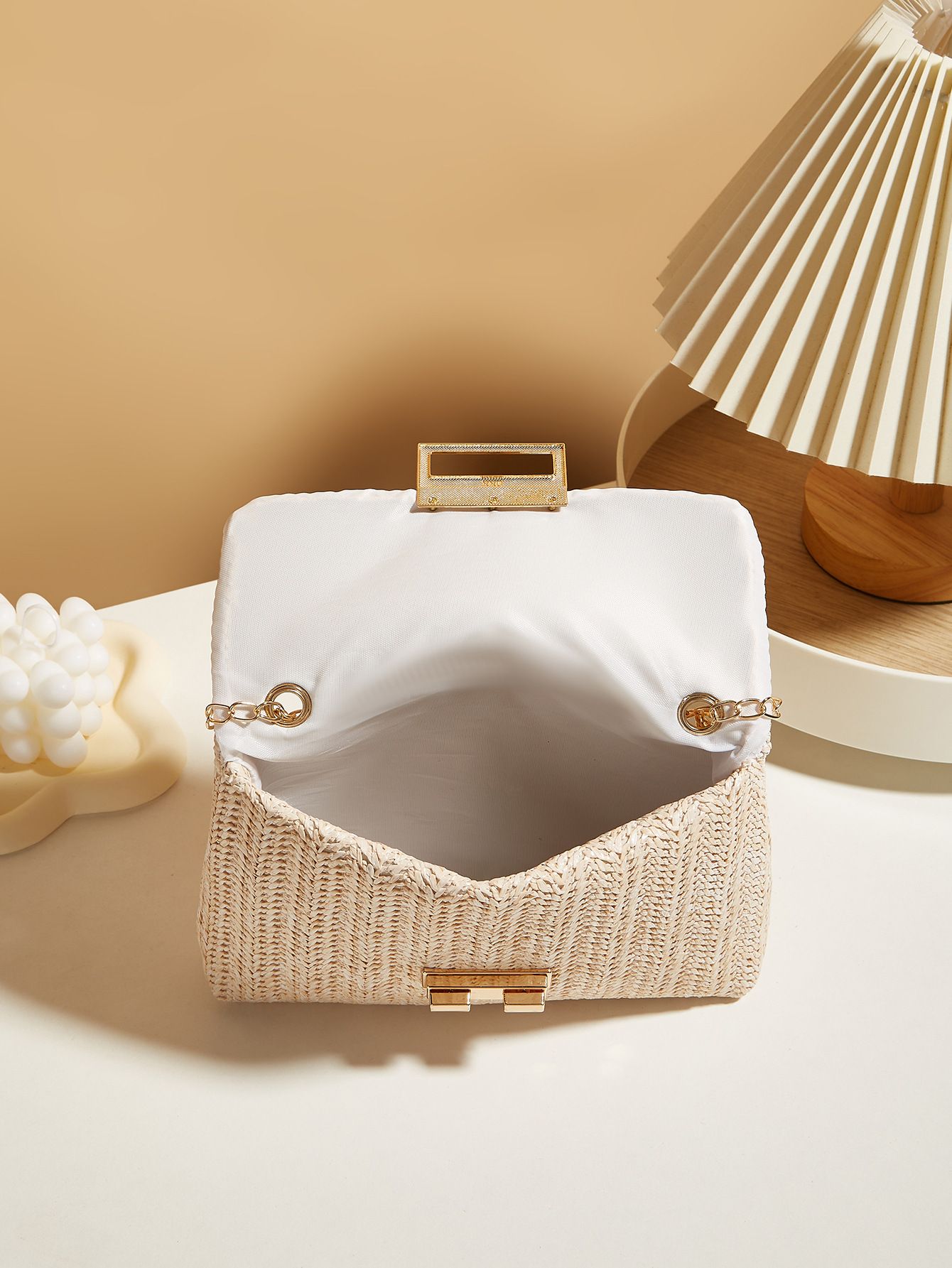 New fashionable crossbody bag, Korean-style trendy straw-woven women's bag with lock closure, simple small square bag
