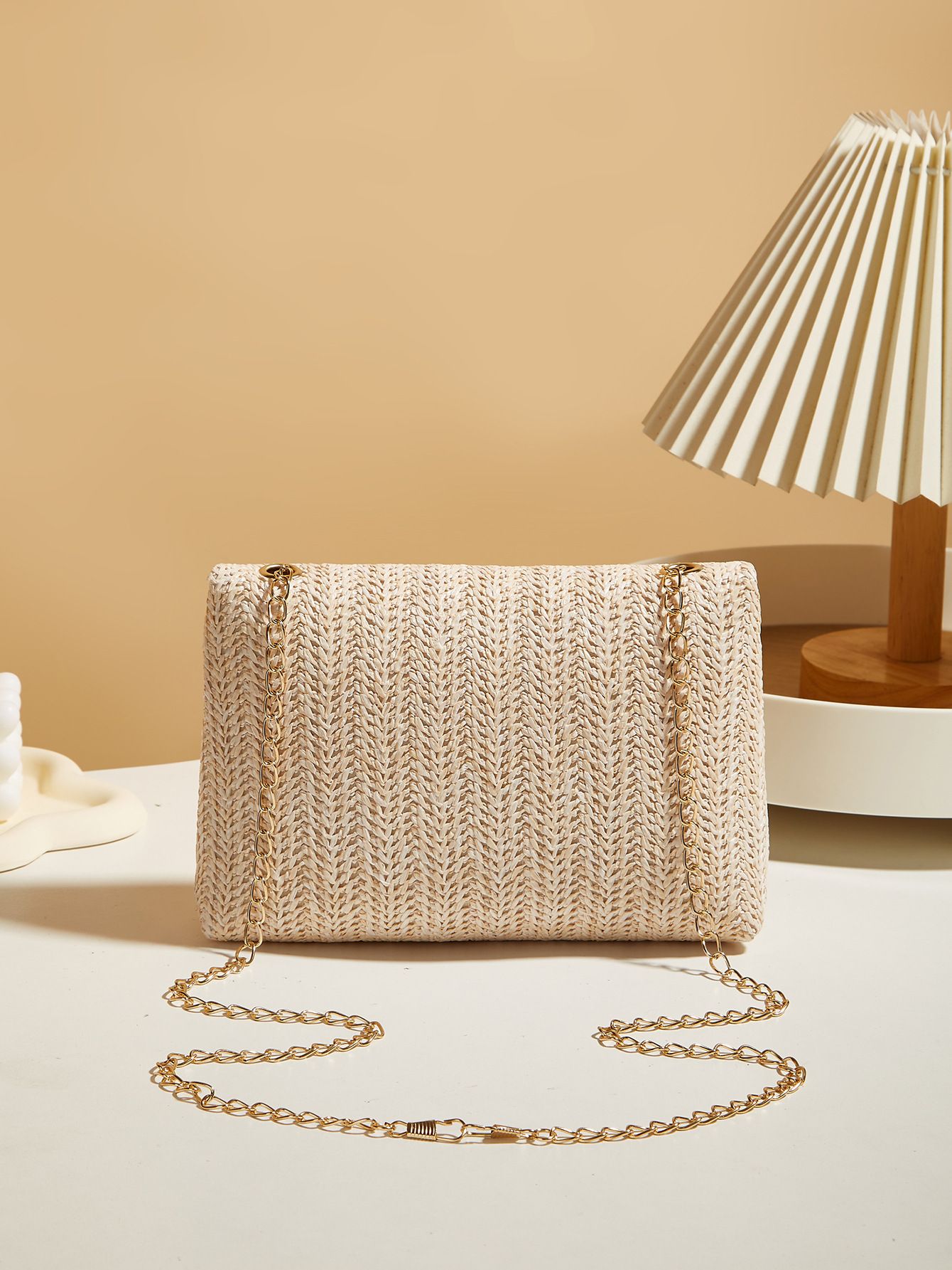 New fashionable crossbody bag, Korean-style trendy straw-woven women's bag with lock closure, simple small square bag