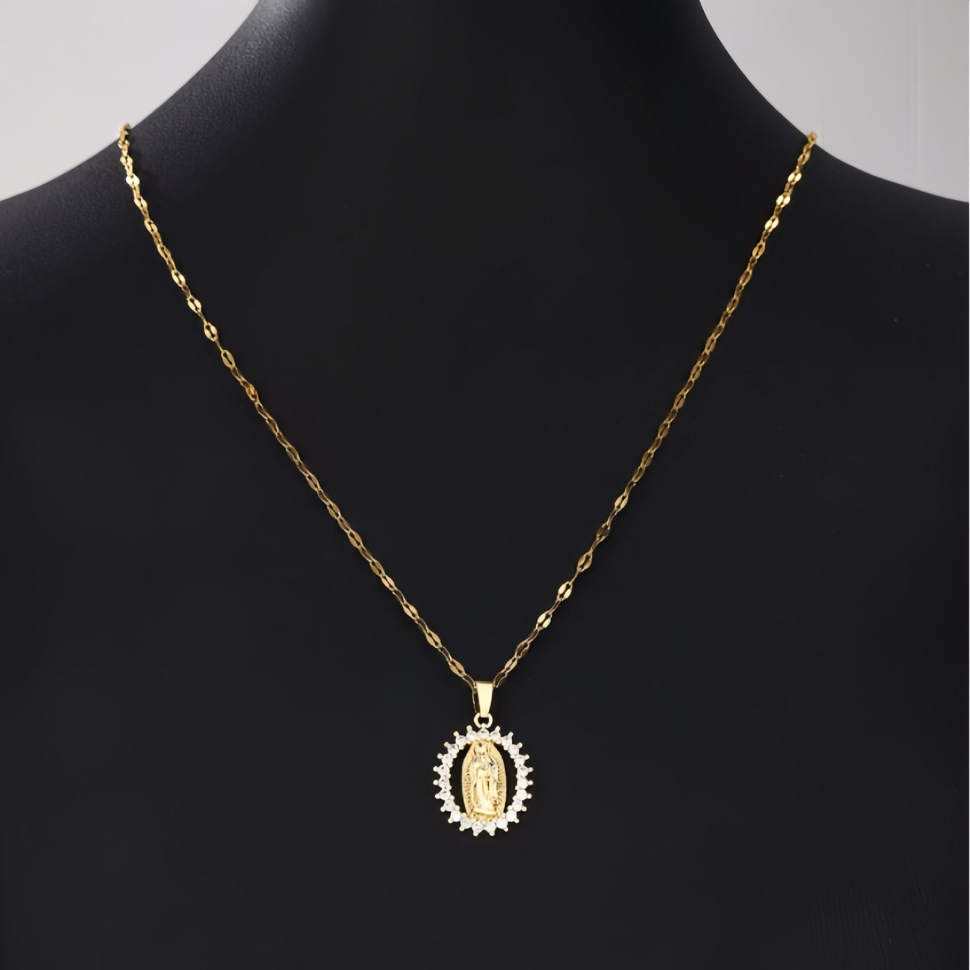 All-day starry sky micro-inlaid colored zircon Virgin Mary hollowed-out necklace for fashionable and glamorous women