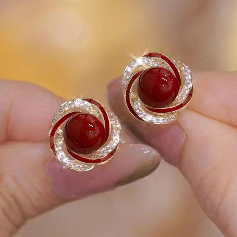 Light luxury, fashionable, exquisite and versatile red pearl stud earrings for women, 925 silver needle design sense, internet-famous fashion earrings
