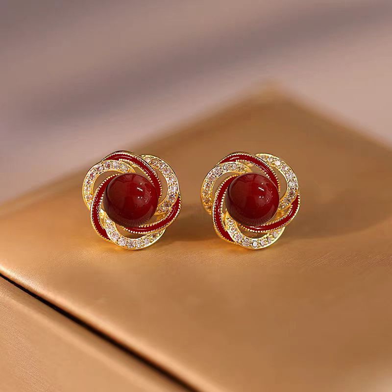 Light luxury, fashionable, exquisite and versatile red pearl stud earrings for women, 925 silver needle design sense, internet-famous fashion earrings