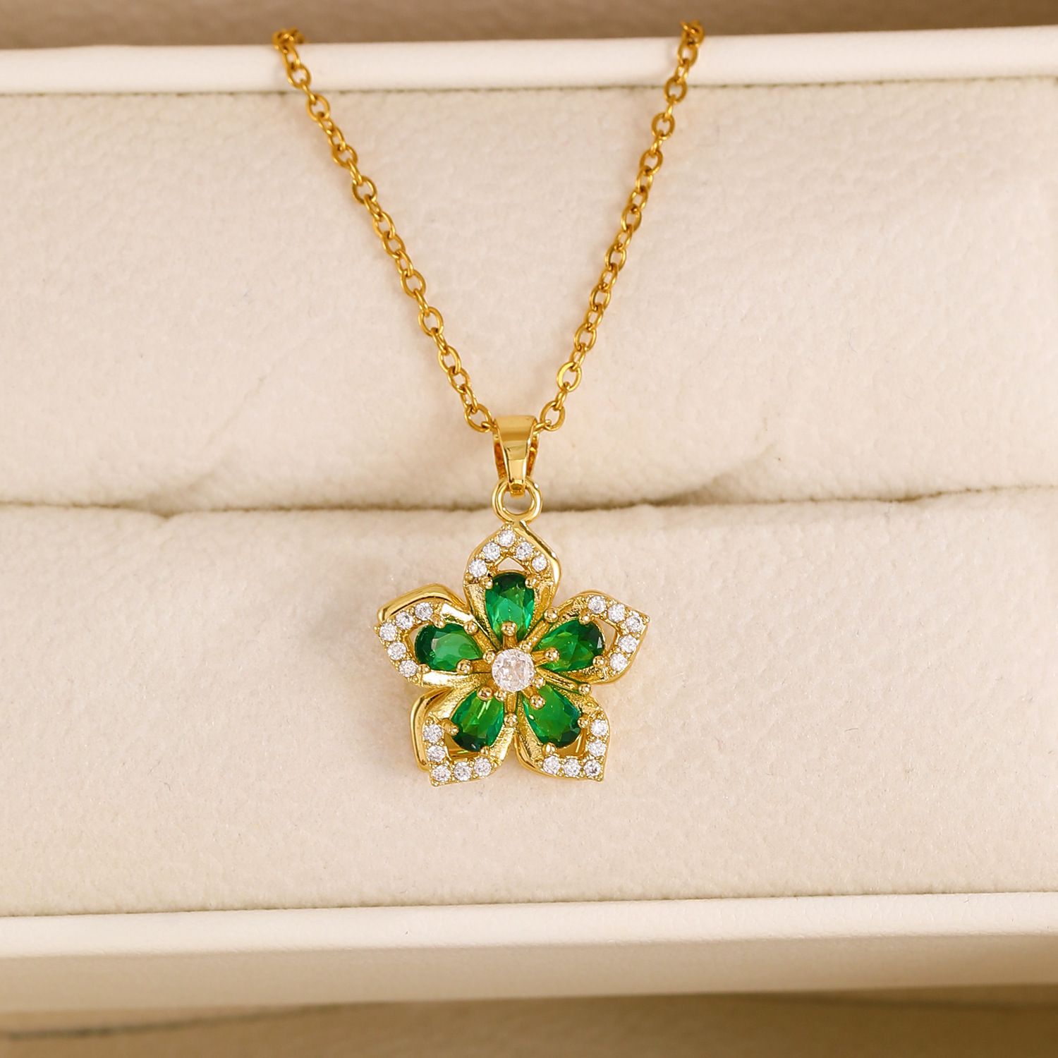 New elegant flower pendant necklace, rotatable necklace, women's Instagram niche, versatile and light luxury collarbone chain accessory