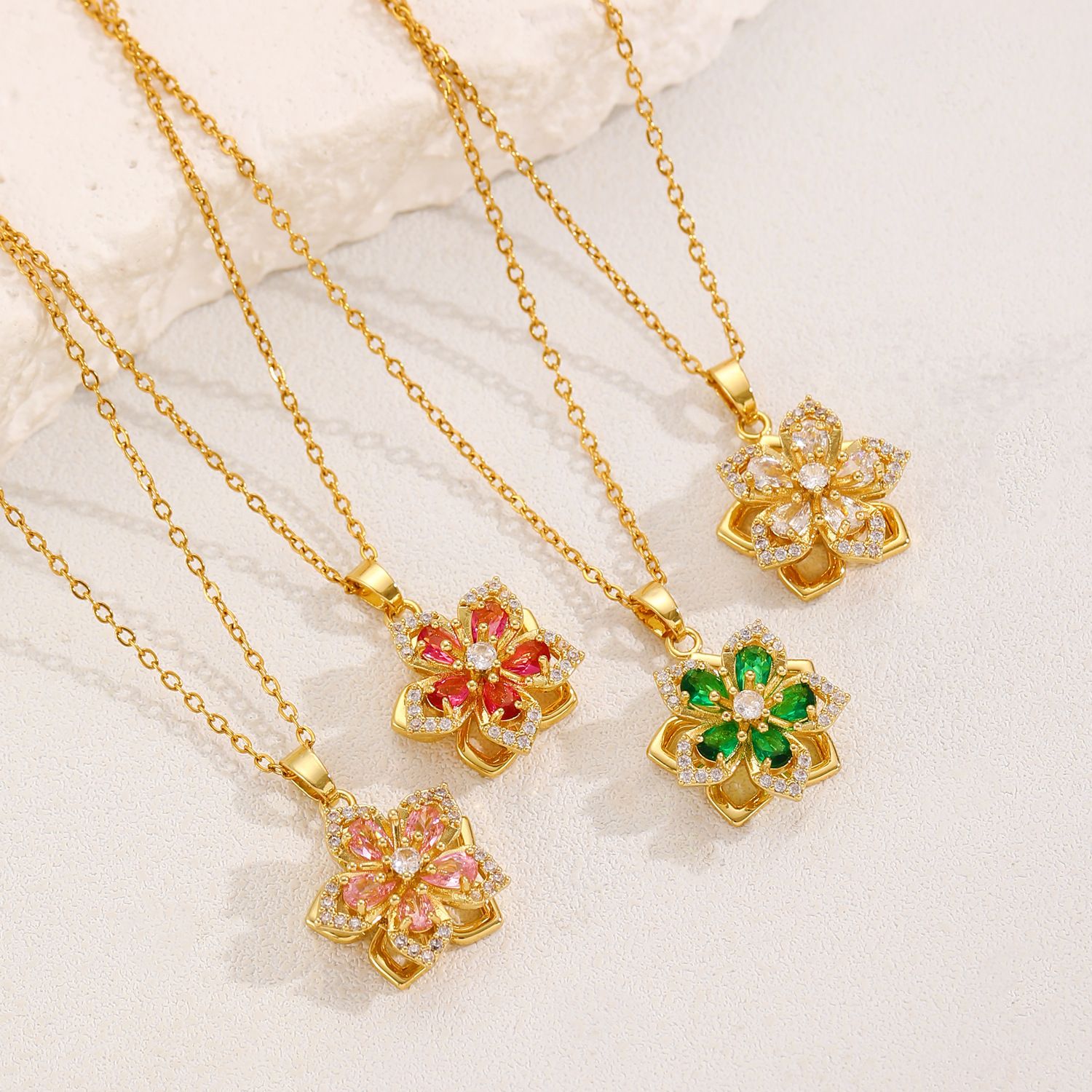 New elegant flower pendant necklace, rotatable necklace, women's Instagram niche, versatile and light luxury collarbone chain accessory