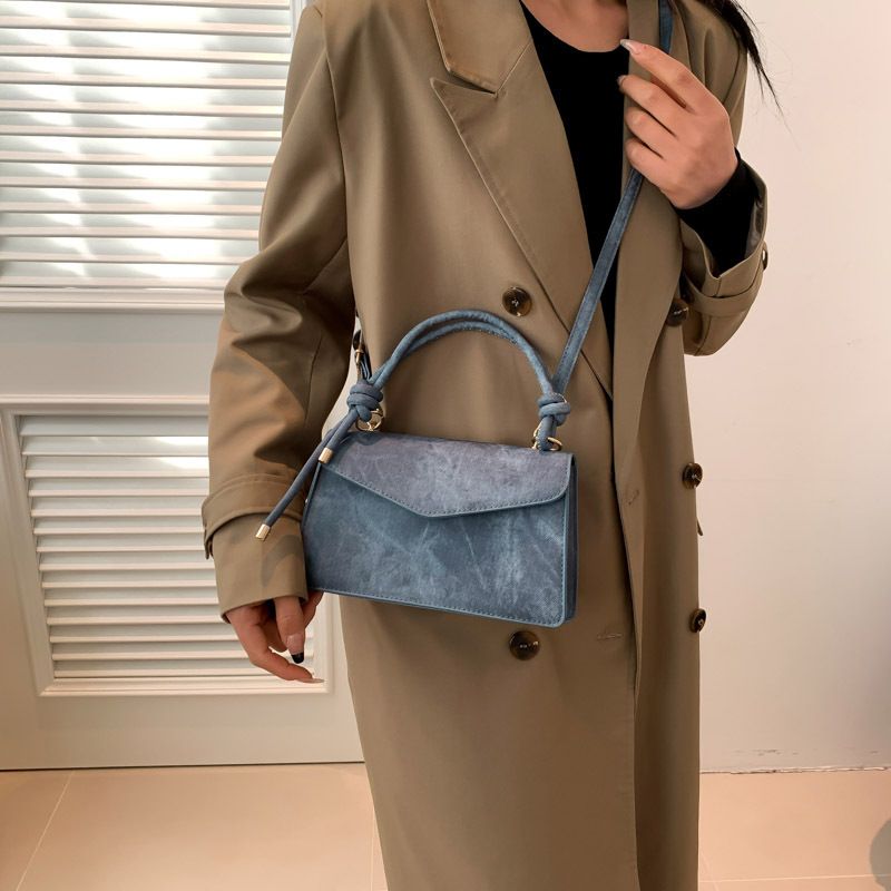 A new versatile solid color trendy and fashionable hand-held small square bag, a simple and individual single-shoulder crossbody bag