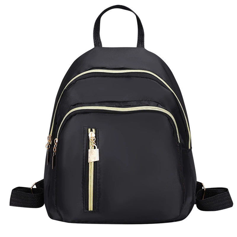 Fashionable classic backpack in large capacity, perfect for casual use, versatile and stylish, made of durable nylon. Trendy and fashionable bag for outdoor activities, suitable for women.