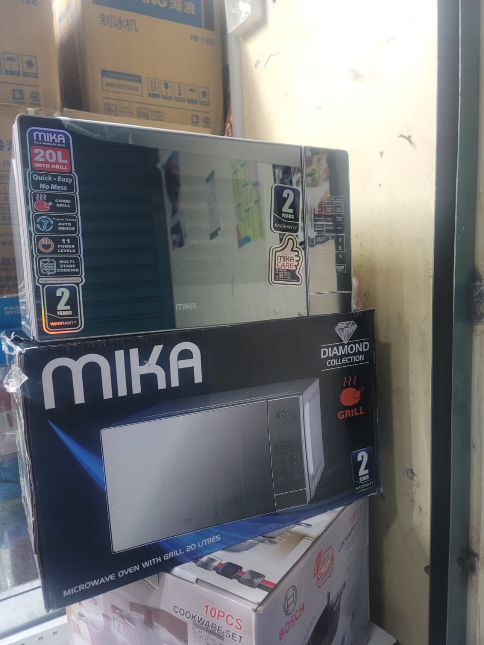 20 LITRES 1000W MIKA MICROWAVE OVEN WITH GRILL - 11 Power Levels, 9 Auto Cooking Menus, Grill Function- 1000W, Express cooking, Weight Defrost, Child Lock.