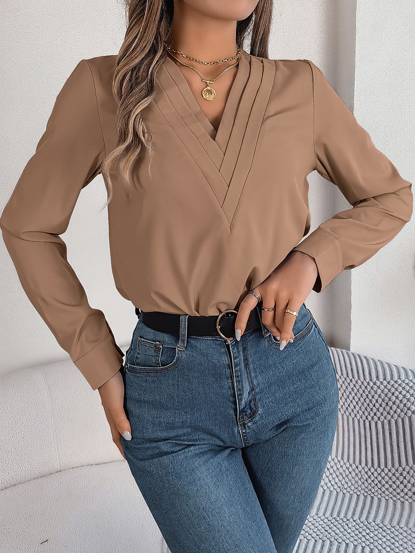High Quality Autumn and Winter Elegant Solid Color Layered V-neck Fashionable Long Sleeved Shirt Women's Clothing Tops