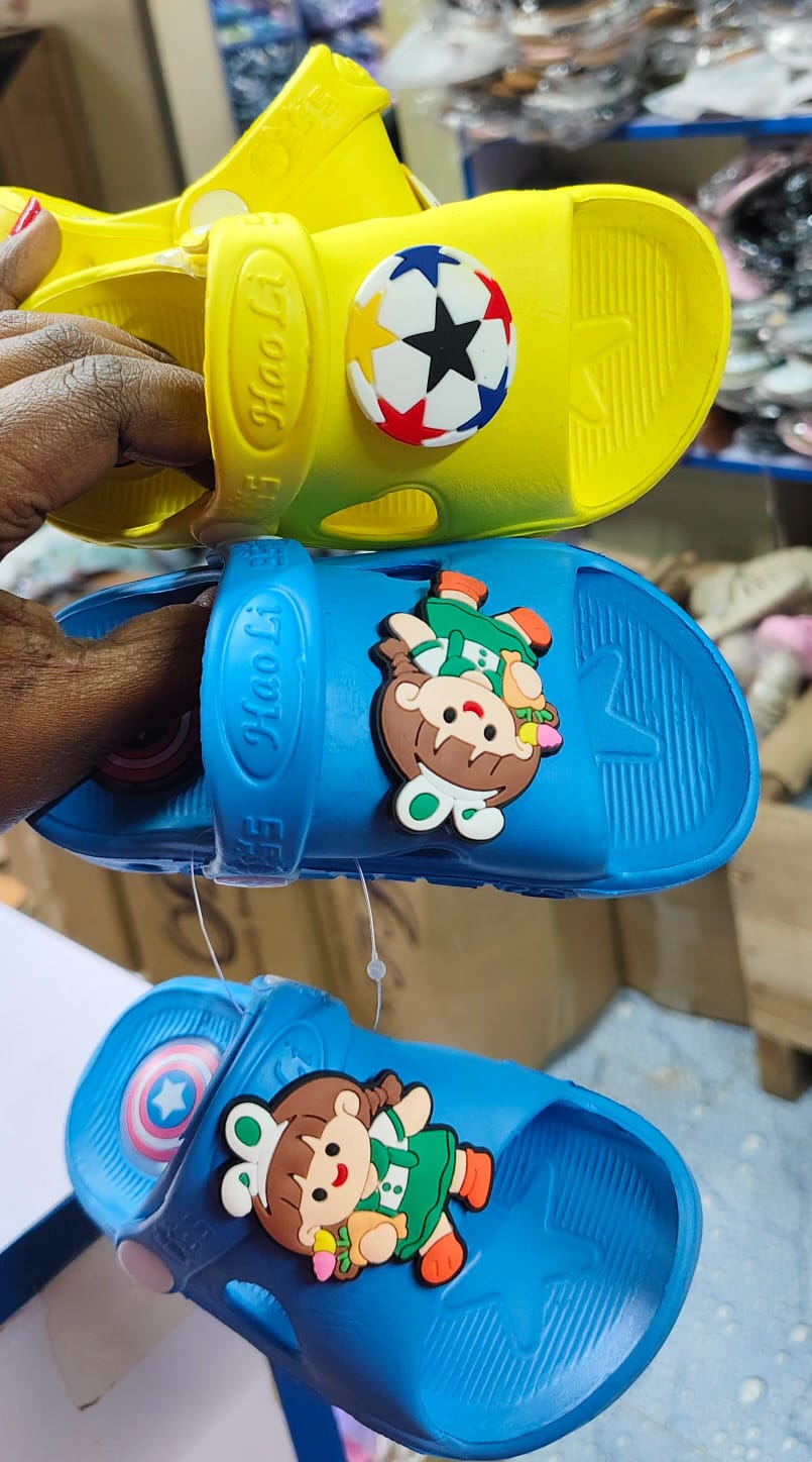 Kids Cartoon Design Crocks Soft Sole Luminous Slippers for both Boys & Girls Cute Trendy Children Casual Footwear Sandals Crocs, Indoors and Outdoors, Kids shoes
