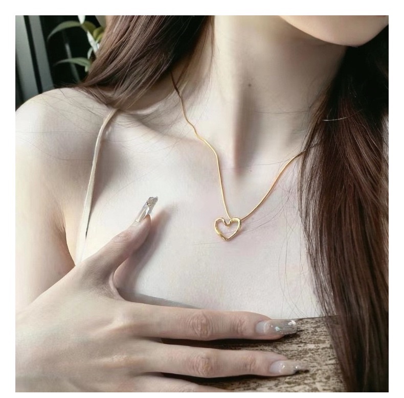 Valentine's Day jewelry gifts 316L Stainless Steel Love Heart Pendant Necklace For Women Fashion Ladies Gold Color Clavicle Chain High Q