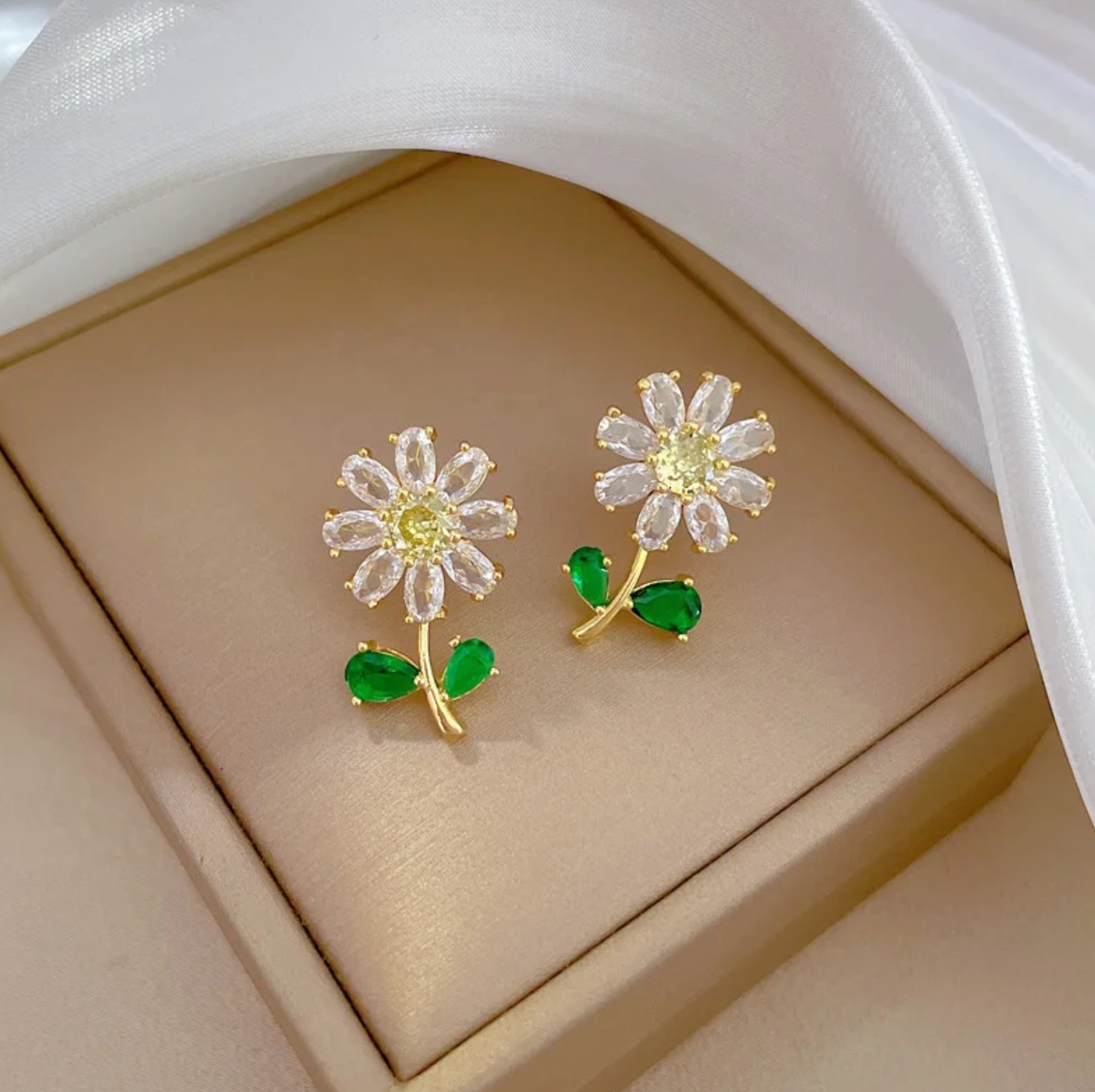 Classic Green Leaf Flower Necklace and Earrings Set Light Luxury Sunflower Personalized Banquet Stainless Steel Jewelry