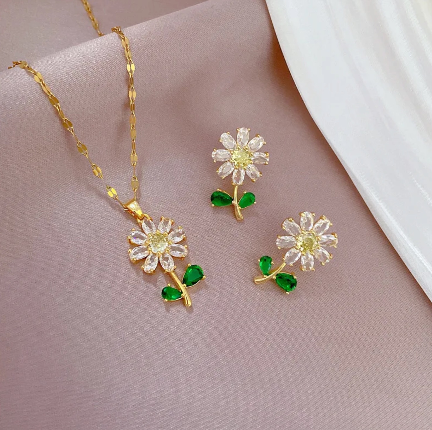 Classic Green Leaf Flower Necklace and Earrings Set Light Luxury Sunflower Personalized Banquet Stainless Steel Jewelry