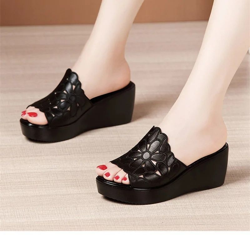 6cm Mid Heel  Platform Open Toe Wedge Sandals ，New Solid Color Fashion Wear Hollow Breathable Wedge Sandals And Slippers