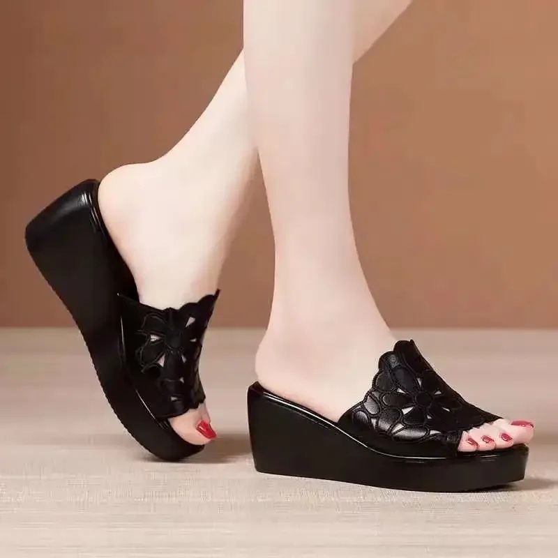 6cm Mid Heel  Platform Open Toe Wedge Sandals ，New Solid Color Fashion Wear Hollow Breathable Wedge Sandals And Slippers