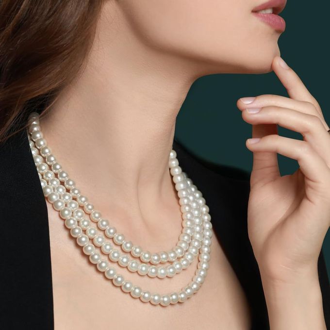 725Pcs Pearl Beads for Bracelets, Bracelet Making Kit for Adults, Kids Friendship Bracelet Kits, Jewelry Making Kit with String and Charms for Girls Teens DIY Pearls Kit for Bracelet Necklace Earring