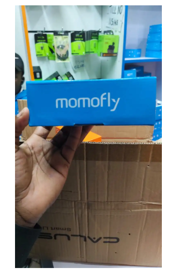Momofly M211 button phone 1.77 inches screen with 3 / triple sim card slots battery capacity is 5c battery wireless FM torch light and Bluetooth connectivity featured phones