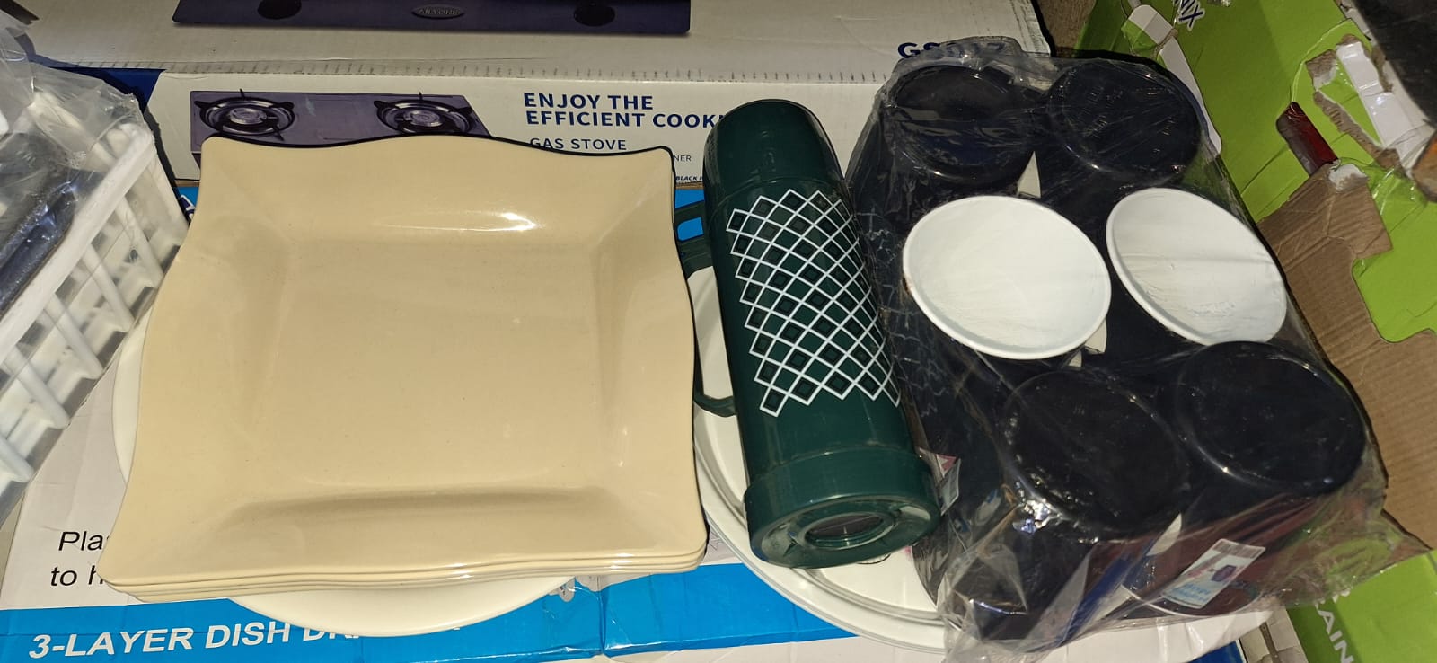 BREAKFAST SET. 13Pieces breakfast set. 0.45ml flask, 6 melamine plates. 6 melamine cups. Easy to clean, Classy, Durable.