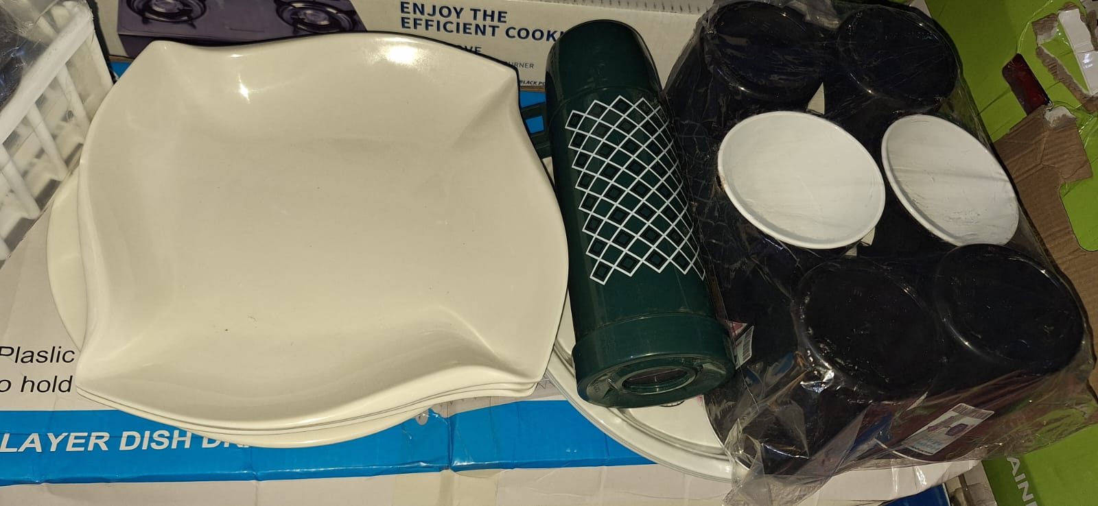 BREAKFAST SET. 13Pieces breakfast set. 0.45ml flask, 6 melamine plates. 6 melamine cups. Easy to clean, Classy, Durable.