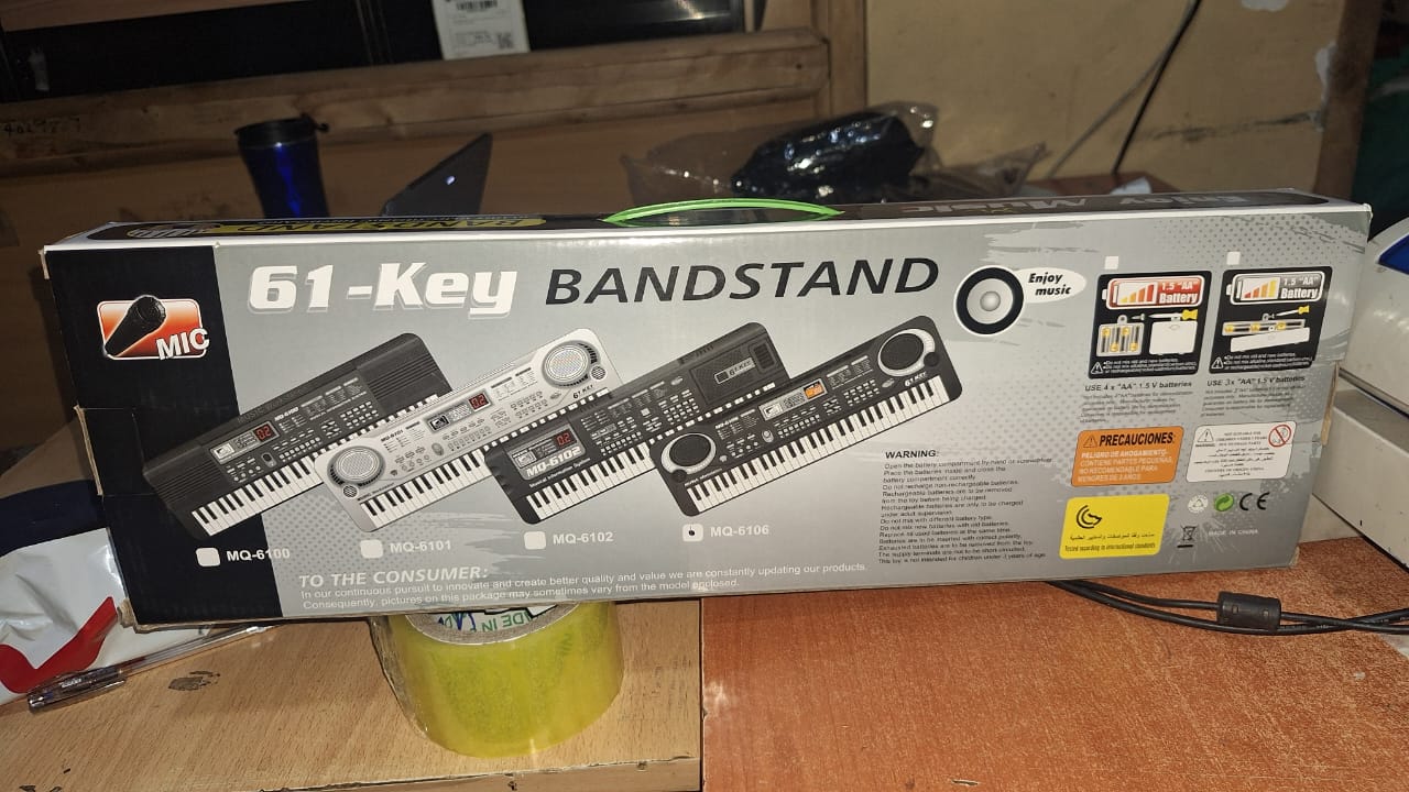 KEYBOARD. 61 Key Electronic Keyboard Digital Piano, Portable Digital Keyboard Beginners Electronic Piano for both kids and adults
 Keyboard with Microphone.