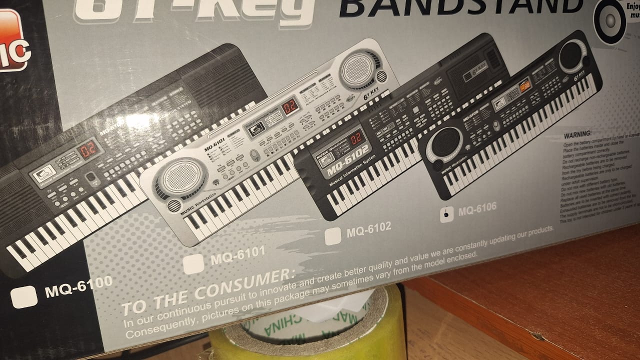 KEYBOARD. 61 Key Electronic Keyboard Digital Piano, Portable Digital Keyboard Beginners Electronic Piano for both kids and adults
 Keyboard with Microphone.