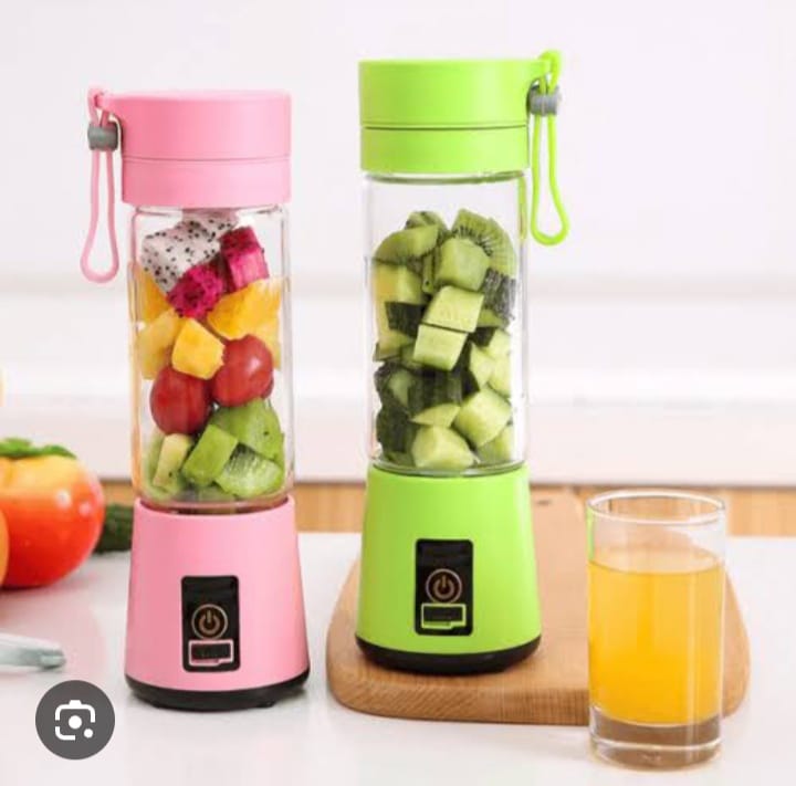 Generic Portable USB Rechargeable Electric Blender- Equipped with a USB rechargeable battery, it ensures you can blend anywhere, anytime, without the need for a power outlet.