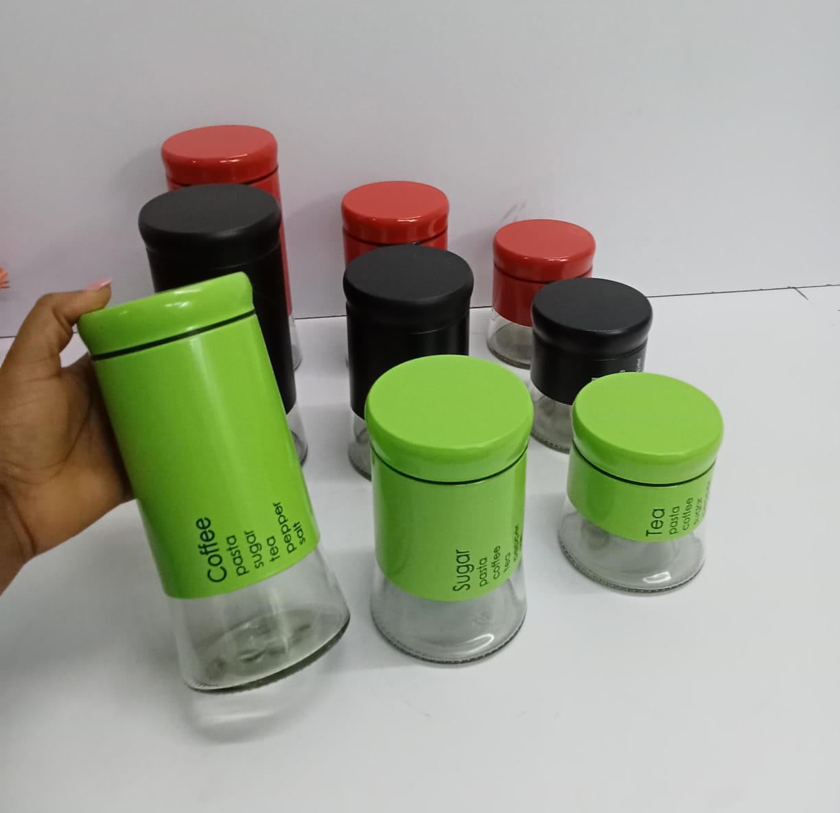 ▶️Tea, Sugar and Coffee canisters
✴️Colors; Green
Red
White
Black
✅Material: Glass Metallic covering