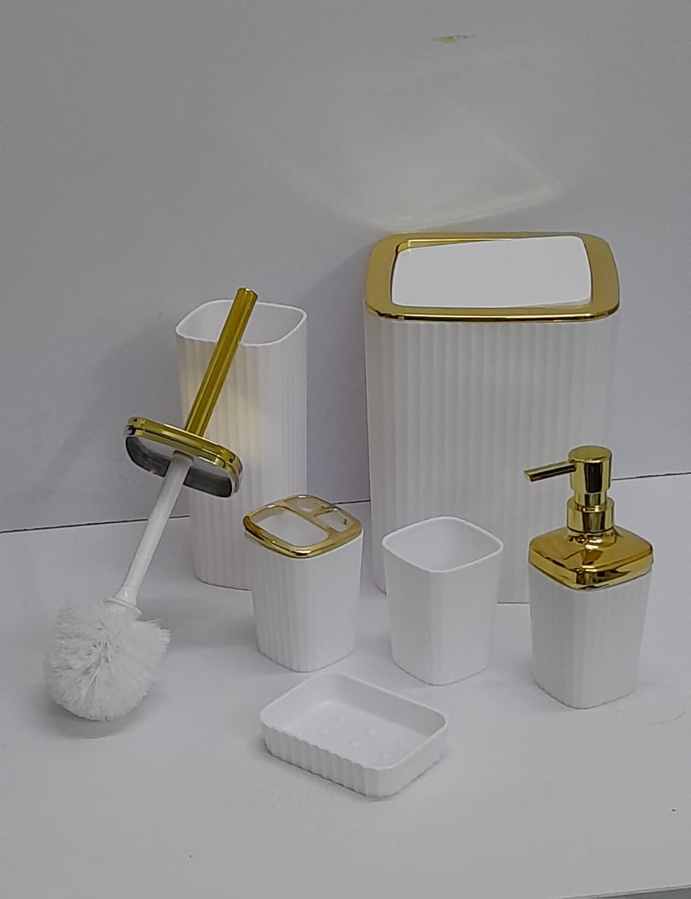 ❇️ BATHROOM ACCESSORIES SET
❇️ RECTANGULAR and ROUND IN SHAPE
⏯️6 in 1 Bamboo set includes {Toothbrush holder, Soap dispenser, Toilet brush, Trash can....}
WHITE, BLACK available